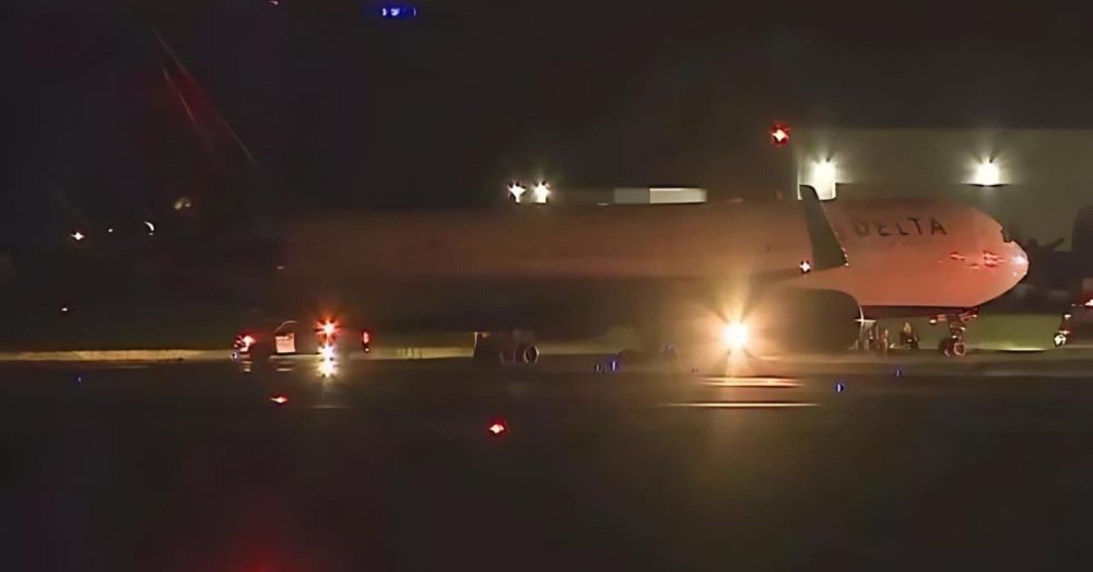 Carolina Panthers’ Plane Skids Off Runway In Charlotte