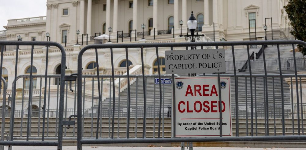 Man With Torch, Fuel Tries to Enter Capitol