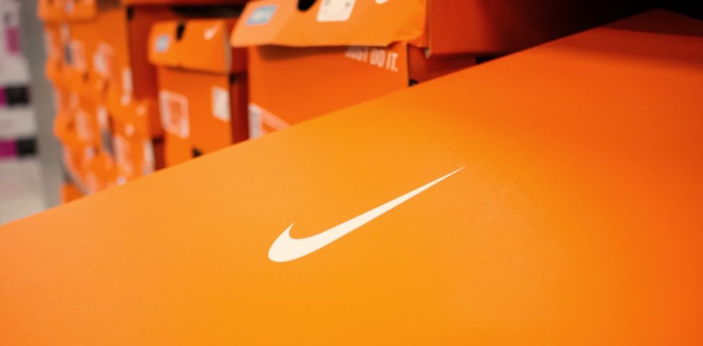 They Just Did It: Brazen Cartel Members Steal Nike Shoes From Moving Train