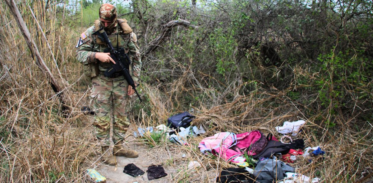 Texas National Guard Soldiers Sworn In To Support Immigration ...