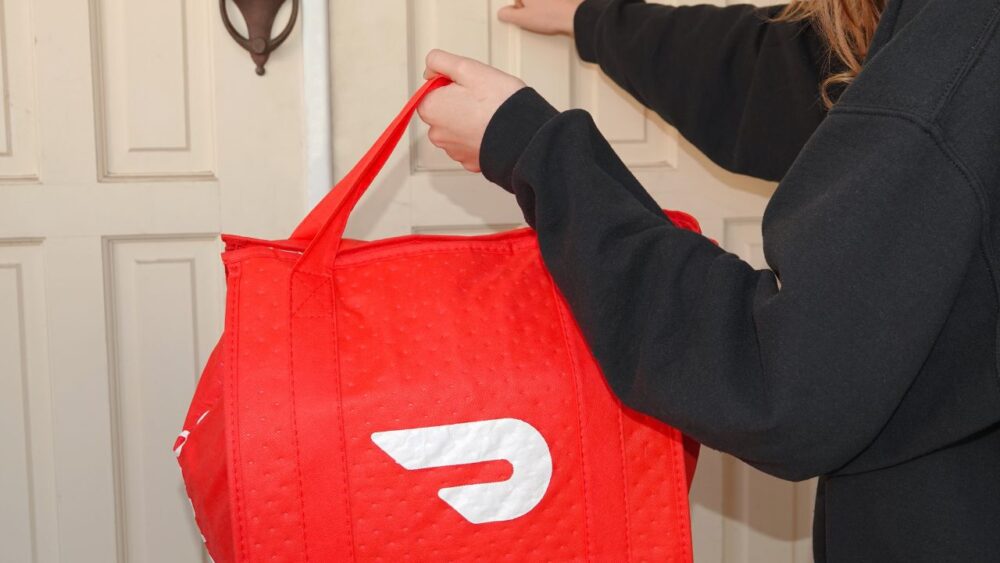 DoorDash Advocates Push For Tax-Free Tips Legislation
