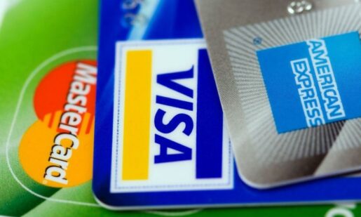 Report: Rich Cash In On Credit Card Rewards, Middle Class Pays Up