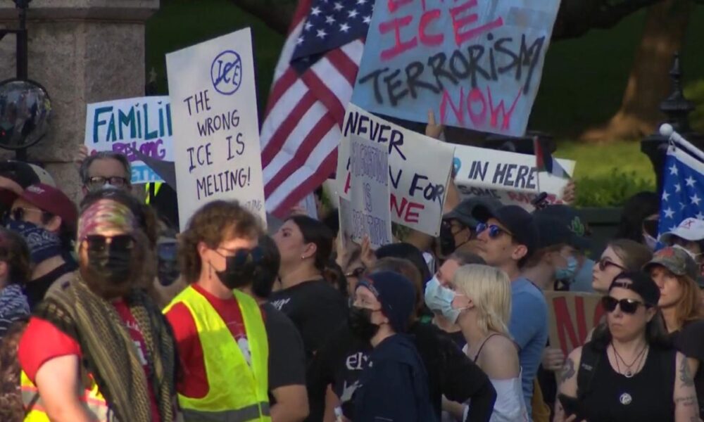 ‘Solidarity With L.A.’ March In Austin Halts Traffic Near Federal Courthouse