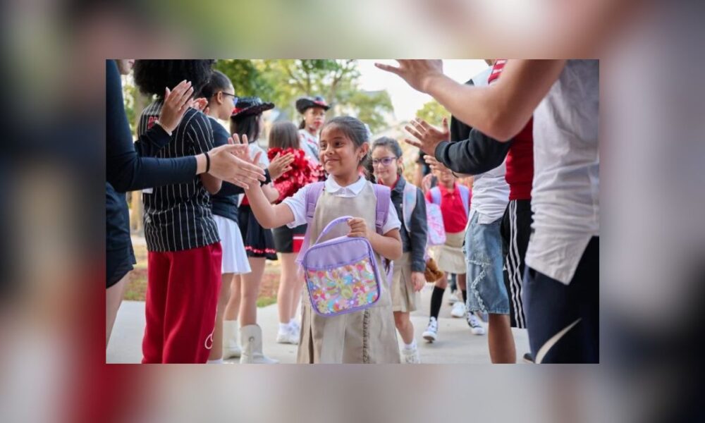 Dallas ISD ‘ONE Centers’ Offer Year-Round Enrollment Help For 2025-26
