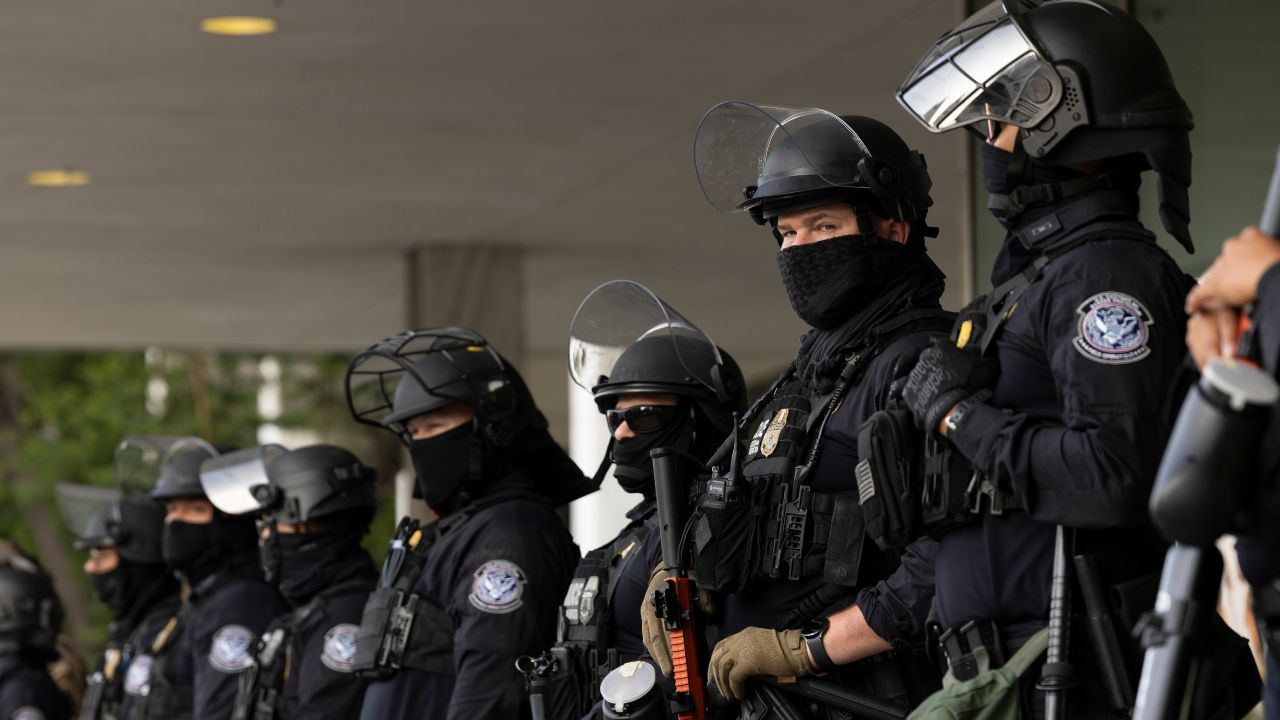 Over 100,000 Apply to Trump’s ICE Hiring Drive in Days