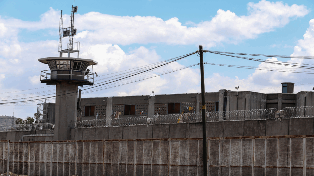 DOJ Transfers 14 Mexican Drug Offenders, Saving $4M In Prison Costs