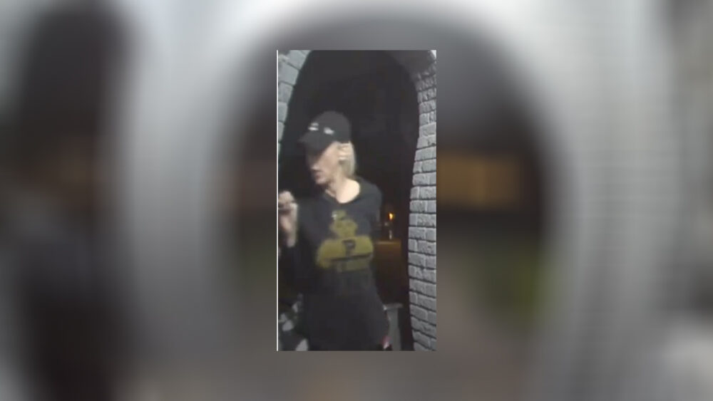 Dallas Residents Call For Action After Alleged Porch Pirates Steals Mail
