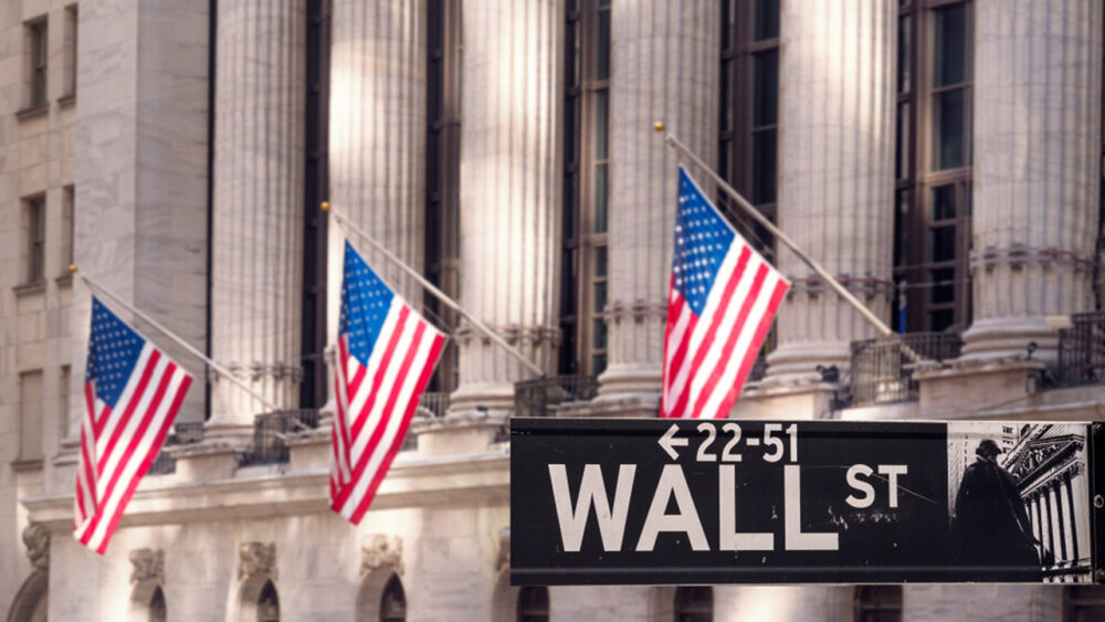 Bond Market Jitters Drag US Stocks, Tech Giants Lower