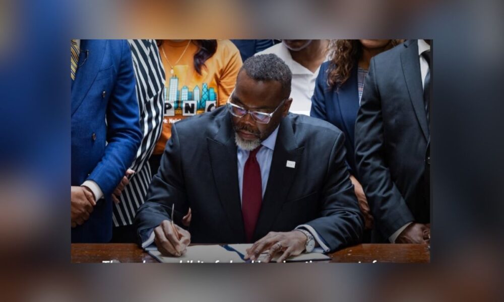 Chicago Declares ICE-Free Zones As Abbott Authorizes Texas Guard For Trump’s Illinois Deployment