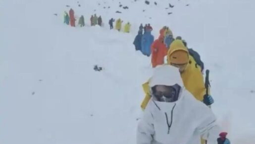 Blizzard On Mount Everest: 350 Hikers Rescued, 200 Still Stranded