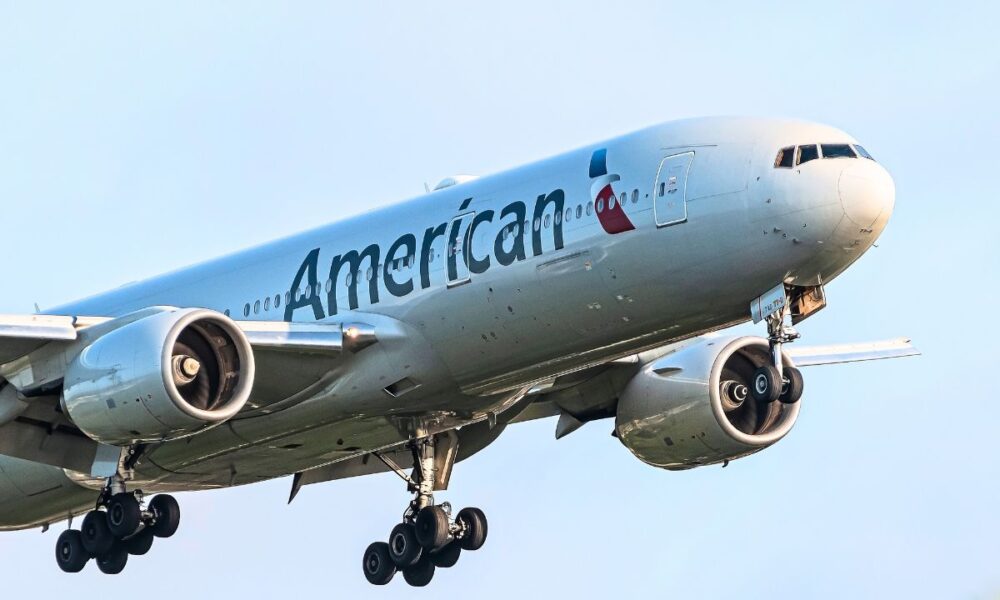 American Airlines Announces Management Cuts In Fort Worth