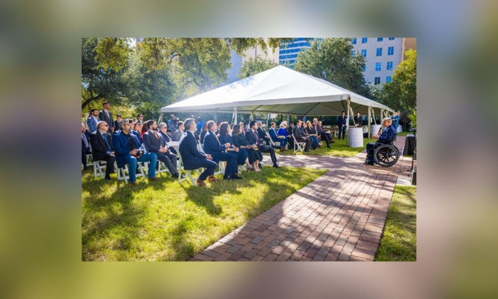 Texas Veterans Sworn In As New Lawyers At Governor’s Ceremony