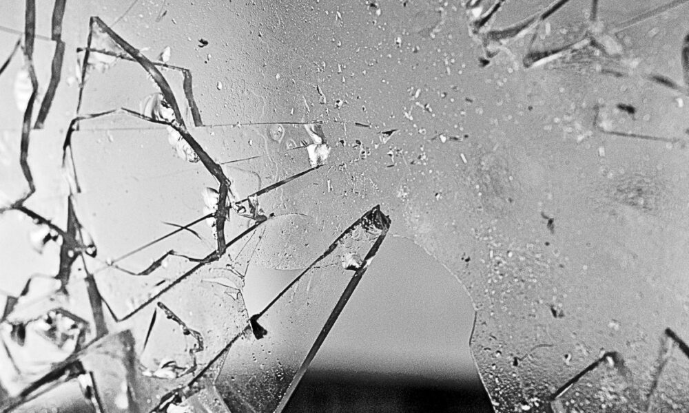 Videos Capture Minneapolis Rioters Looting DHS Vehicles, Exposing Agent Info Online