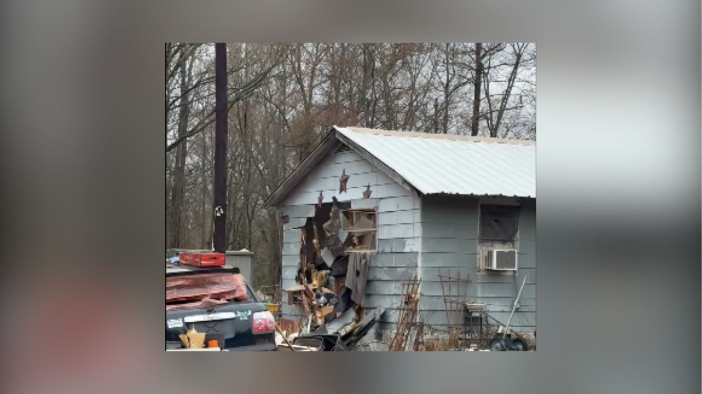 Suspect Dead, 2 Texas Officers Critical After Wood County Standoff