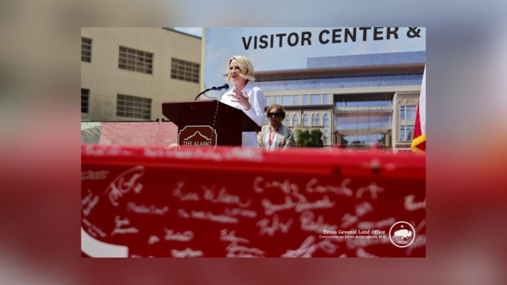 Texas Land Commissioner Marks Topping-Out Milestone For New Alamo Visitor Center