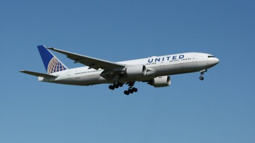 United Airlines Plane Hits Truck On New Jersey Turnpike During Newark Landing